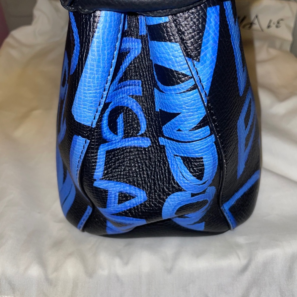 Burberry - Picture 4 of 7